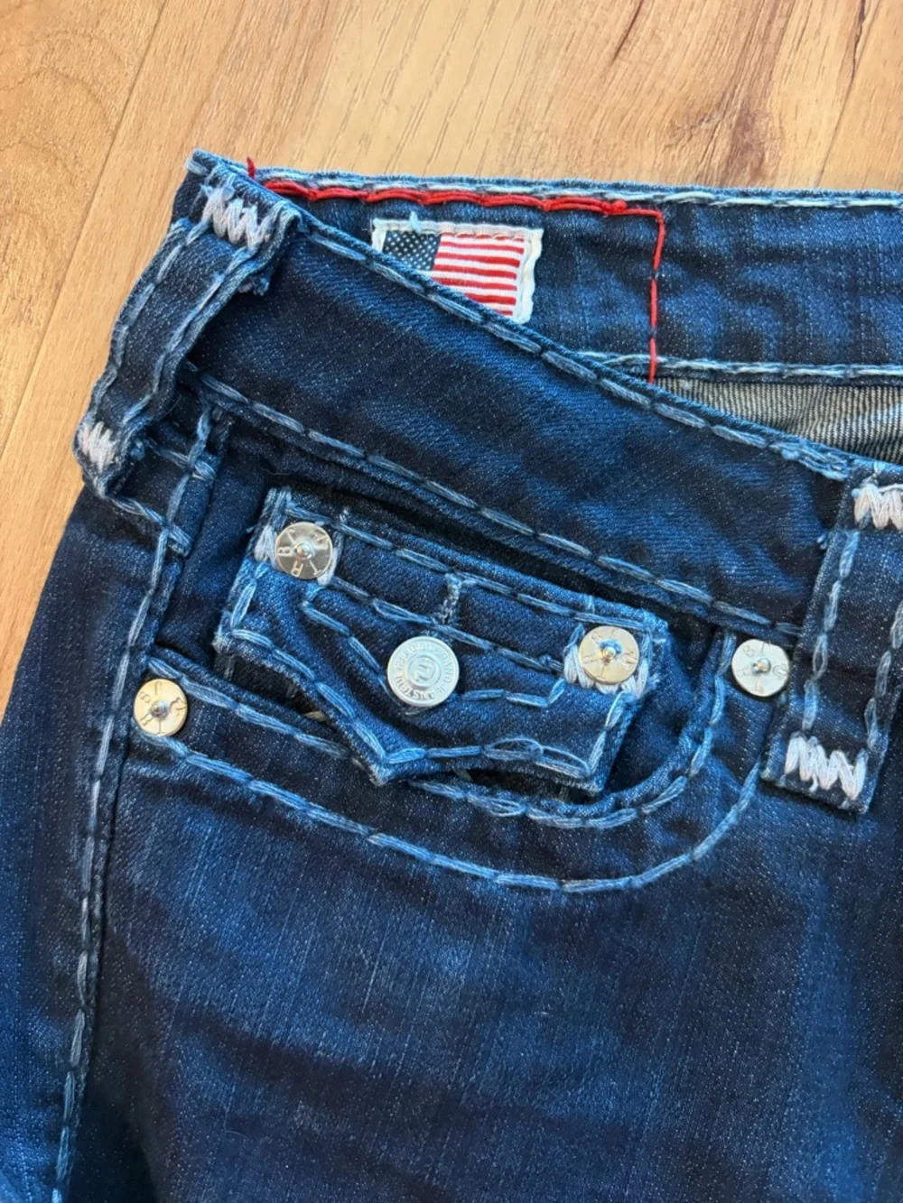 True Religion Women's Indigo Skinny Jeans with Signature Back Pocket - Picture 3 of 9